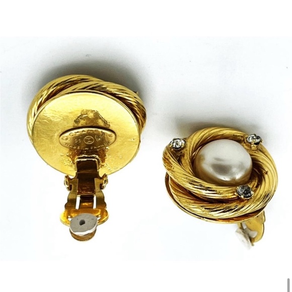 Authentic Chanel PEARL EARRINGS 24K plated - Picture 11 of 15